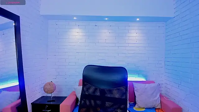 TiffanyHoustton online show from February 2026 12:05:02 PM