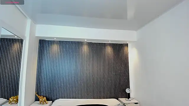 TiffanyHoustton online show from February 2026 11:54:02 AM