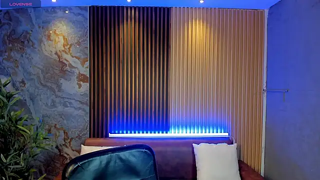 TiffanyHoustton online show from February 2026 11:34:01 AM