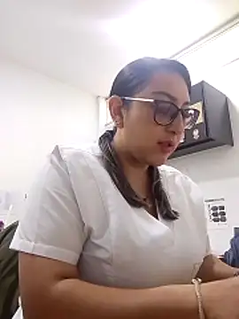Valeria montana  online show from April 2026 12:12:01 PM