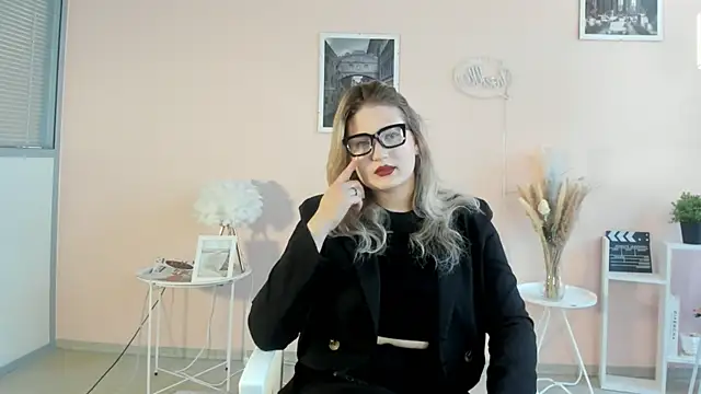 AuraBogucki online show from December 2025 10:19:02 AM