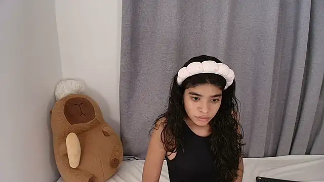 Snapshot of phia_carter chatting on June 2026 12:26:01 AM phia carter online show from June 2026 12:26:01 AM