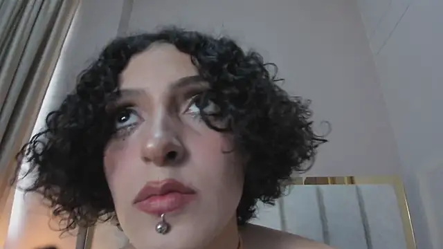 LyraVendrell online show from April 2026 07:54:02 PM