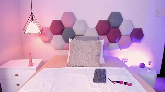 LyraVendrell online show from March 2026 01:10:01 AM