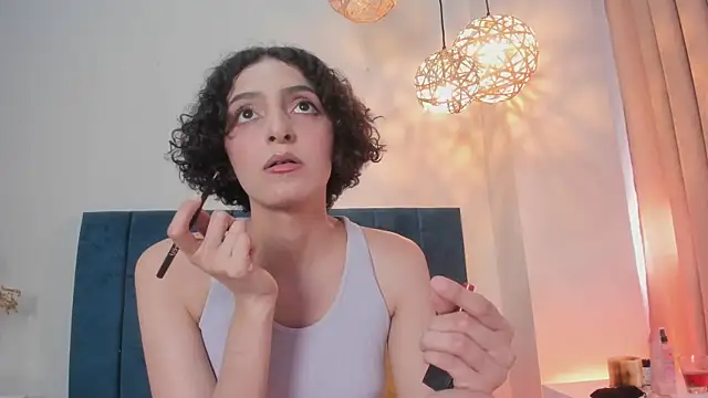 LyraVendrell online show from April 2026 07:20:02 PM