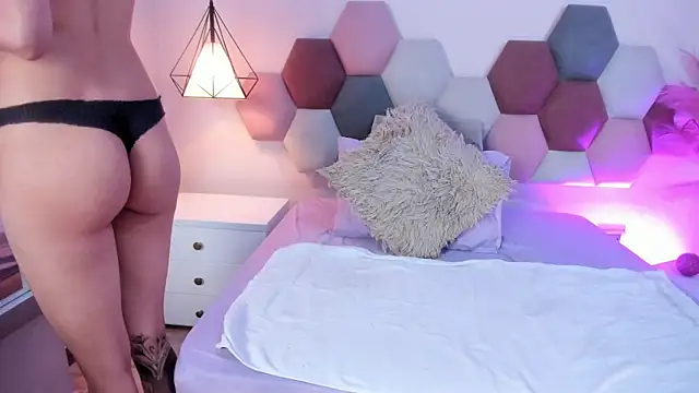 LyraVendrell online show from February 2026 12:01:02 PM