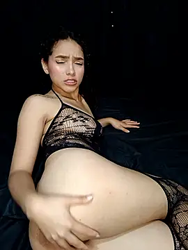 Snapshot of curlie_dream chatting on December 2025 02:21:01 AM curlie dream online show from December 2025 02:21:01 AM