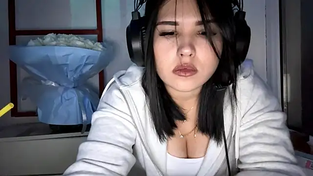 Lolamein online show from December 2025 08:54:01 PM