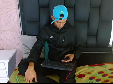 Snapshot of Axel_Marcu chatting on December 2025 04:50:01 AM Axel Marcu online show from December 2025 04:50:01 AM