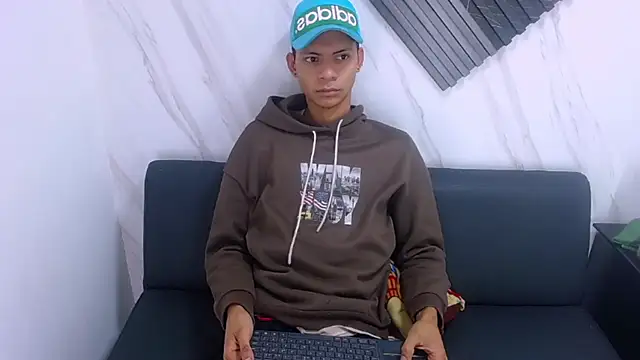 Snapshot of Axel_Marcu chatting on December 2025 12:44:02 PM Axel Marcu online show from December 2025 12:44:02 PM