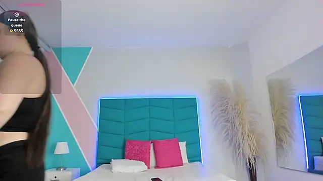  victoria collins  online show from February 2026 07:43:01 PM