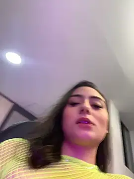 Snapshot of Niicoletta_White chatting on December 2025 09:53:02 PM Niicoletta White online show from December 2025 09:53:02 PM