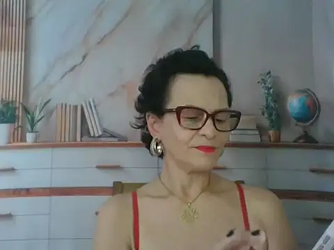 Luna-Hot0802 online show from December 2025 01:00:01 PM