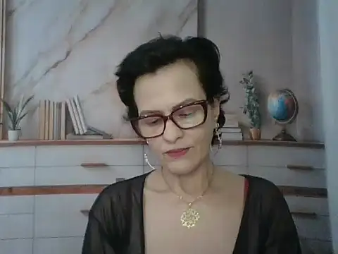 Snapshot of Luna-Hot0802 chatting on December 2025 06:35:01 PM Luna-Hot0802 online show from December 2025 06:35:01 PM