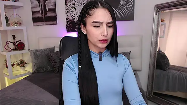 Snapshot of mialiore chatting on December 2025 12:42:02 PM mialiore online show from December 2025 12:42:02 PM