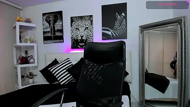 Snapshot of mialiore chatting on February 2026 12:37:01 PM mialiore online show from February 2026 12:37:01 PM