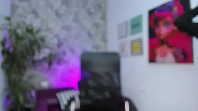 Snapshot of mialiore chatting on January 2026 05:27:02 PM mialiore online show from January 2026 05:27:02 PM