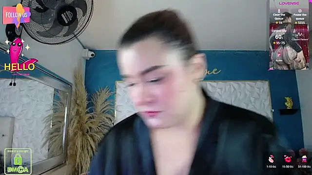 Mia Duque1999 online show from February 2026 08:28:01 PM