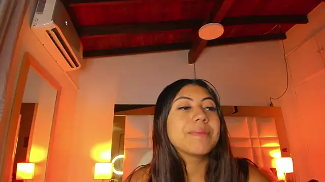 Snapshot of Zoei_Moon chatting on June 2026 07:01:01 PM Zoei Moon online show from June 2026 07:01:01 PM