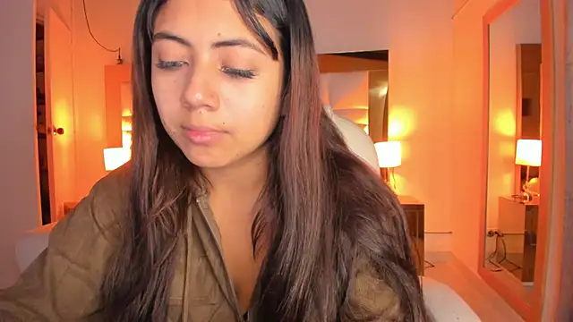 Snapshot of Zoei_Moon chatting on May 2026 07:21:02 PM Zoei Moon online show from May 2026 07:21:02 PM