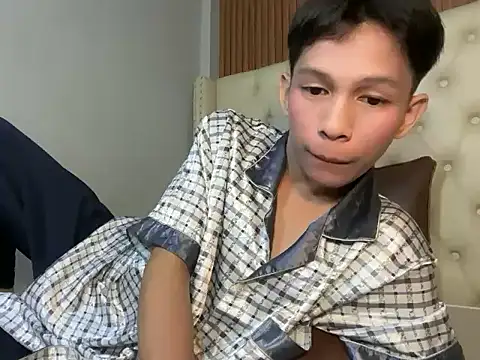TheBoyAboveYou online show from April 2026 10:38:02 PM