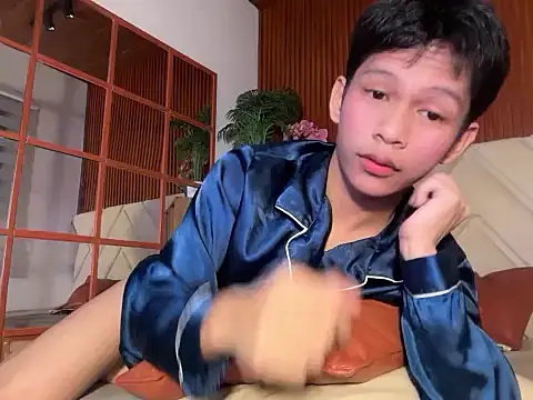 TheBoyAboveYou online show from April 2026 02:14:02 AM