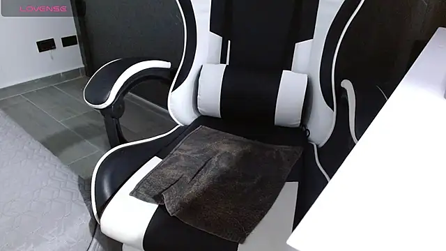 Snapshot of candy_rosemaryy chatting on December 2025 11:56:01 AM candy rosemaryy online show from December 2025 11:56:01 AM