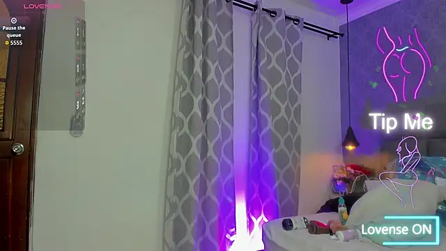 emilyy r online show from February 2026 06:54:01 PM