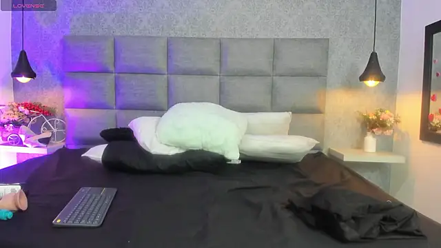 emilyy r online show from March 2026 07:21:01 PM