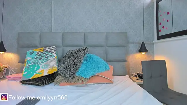 emilyy r online show from April 2026 07:03:01 PM