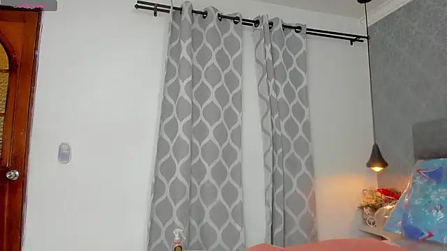 emilyy r online show from February 2026 07:14:01 PM