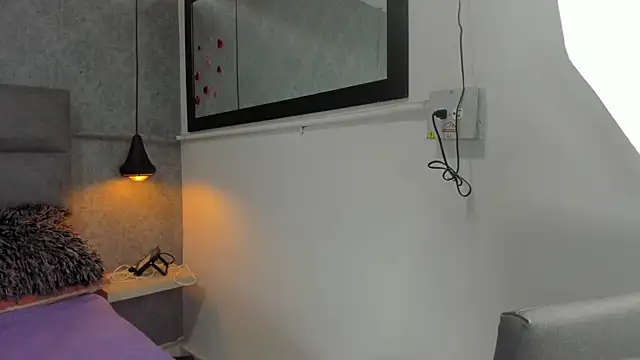 emilyy r online show from April 2026 07:07:01 PM