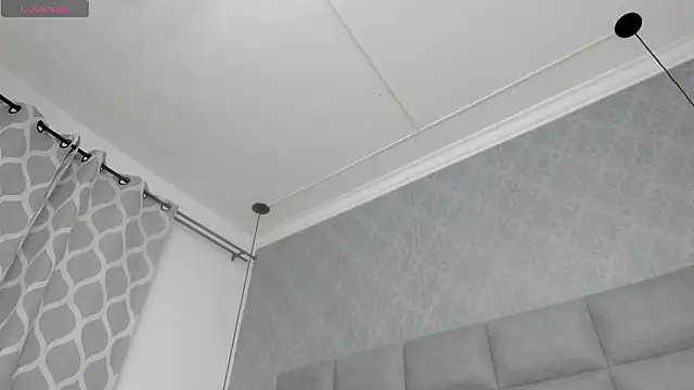 emilyy r online show from February 2026 06:52:01 PM