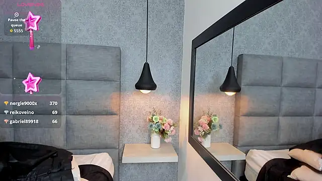 Snapshot of emilyy_r chatting on December 2025 08:04:02 PM emilyy r online show from December 2025 08:04:02 PM