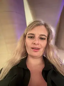 Snapshot of Betsy chatting on January 2025 12:44:02 PM Betsy online show from January 2025 12:44:02 PM