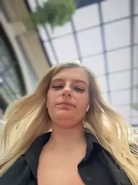 Snapshot of Betsy chatting on January 2025 07:59:02 AM Betsy online show from January 2025 07:59:02 AM