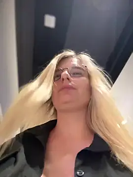 Snapshot of Betsy chatting on February 2025 02:54:02 PM Betsy online show from February 2025 02:54:02 PM