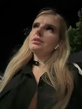 Snapshot of Betsy chatting on December 2024 04:06:01 PM Betsy online show from December 2024 04:06:01 PM