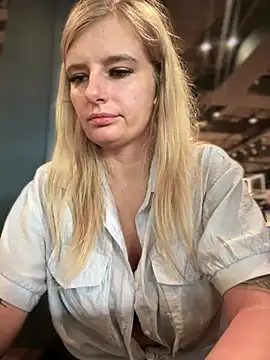 Snapshot of Betsy chatting on January 2025 08:30:02 AM Betsy online show from January 2025 08:30:02 AM