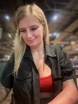 Snapshot of Betsy chatting on January 2025 11:12:02 AM Betsy online show from January 2025 11:12:02 AM