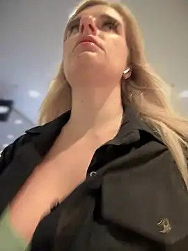 Snapshot of Betsy chatting on February 2025 06:47:02 AM Betsy online show from February 2025 06:47:02 AM