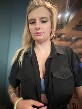 Snapshot of Betsy chatting on January 2025 04:28:01 AM Betsy online show from January 2025 04:28:01 AM