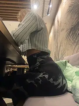 Snapshot of Betsy chatting on December 2025 04:13:01 PM Betsy online show from December 2025 04:13:01 PM