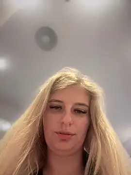 Snapshot of Betsy chatting on December 2024 11:18:01 AM Betsy online show from December 2024 11:18:01 AM