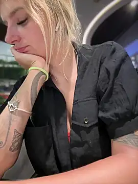 Snapshot of Betsy chatting on January 2025 01:11:01 PM Betsy online show from January 2025 01:11:01 PM