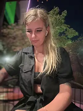 Snapshot of Betsy chatting on January 2025 01:48:01 PM Betsy online show from January 2025 01:48:01 PM