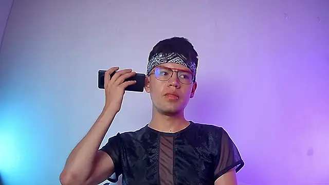 nicolatinboy online show from February 2026 09:03:01 PM