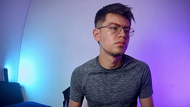 nicolatinboy online show from March 2026 09:11:02 PM