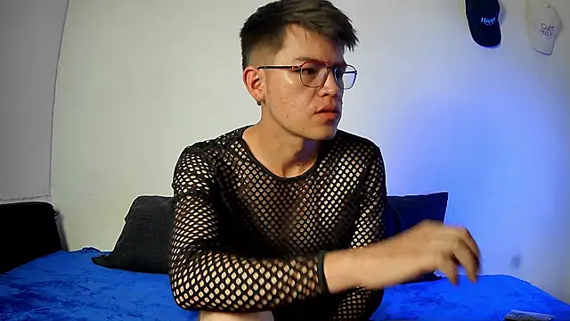 nicolatinboy online show from February 2026 09:22:01 PM