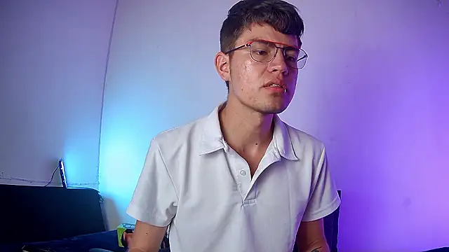 nicolatinboy online show from February 2026 09:15:01 PM